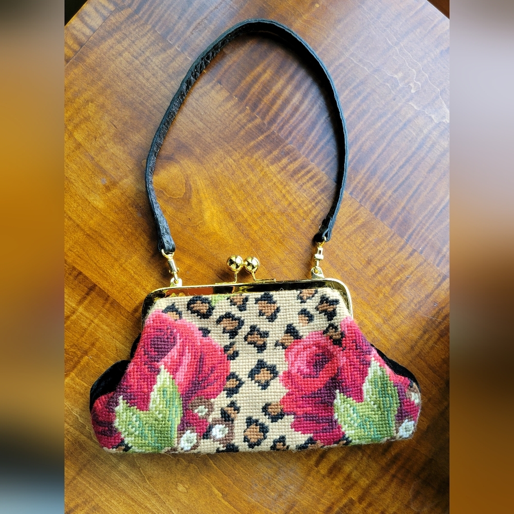 CLEVER CARRIAGE CO NEEDLEPOINT ROSE VELVET HANDBAG - Picture 7 of 15